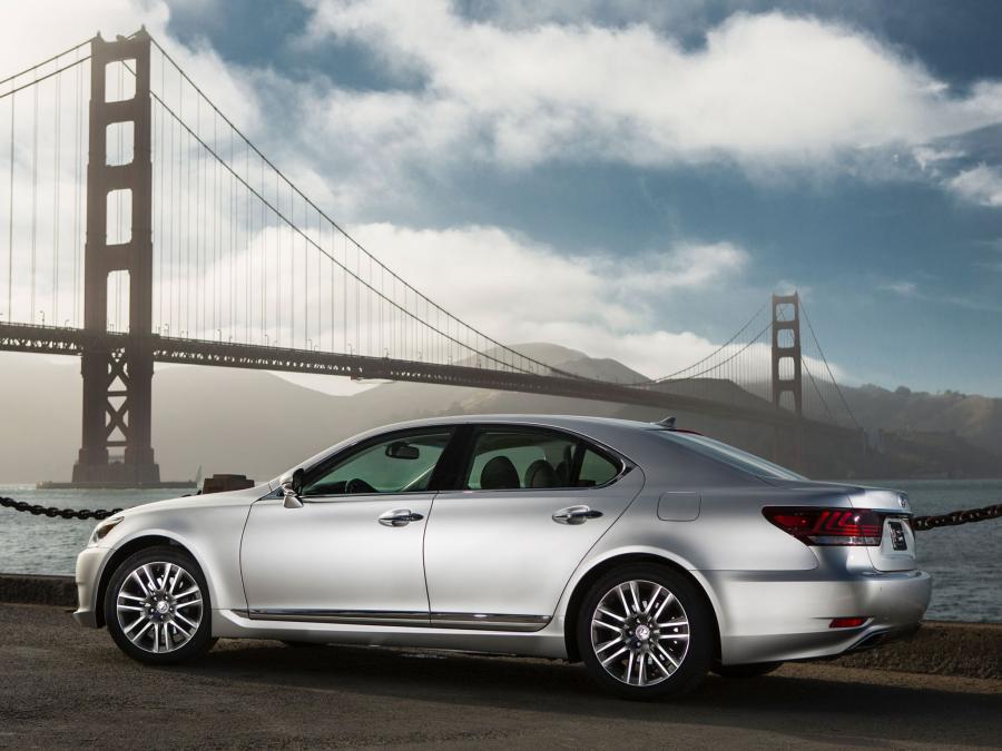  Lexus LS460 2012 года  (фото 2 из 16)